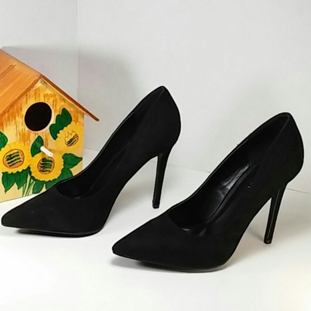 Black heels size 5